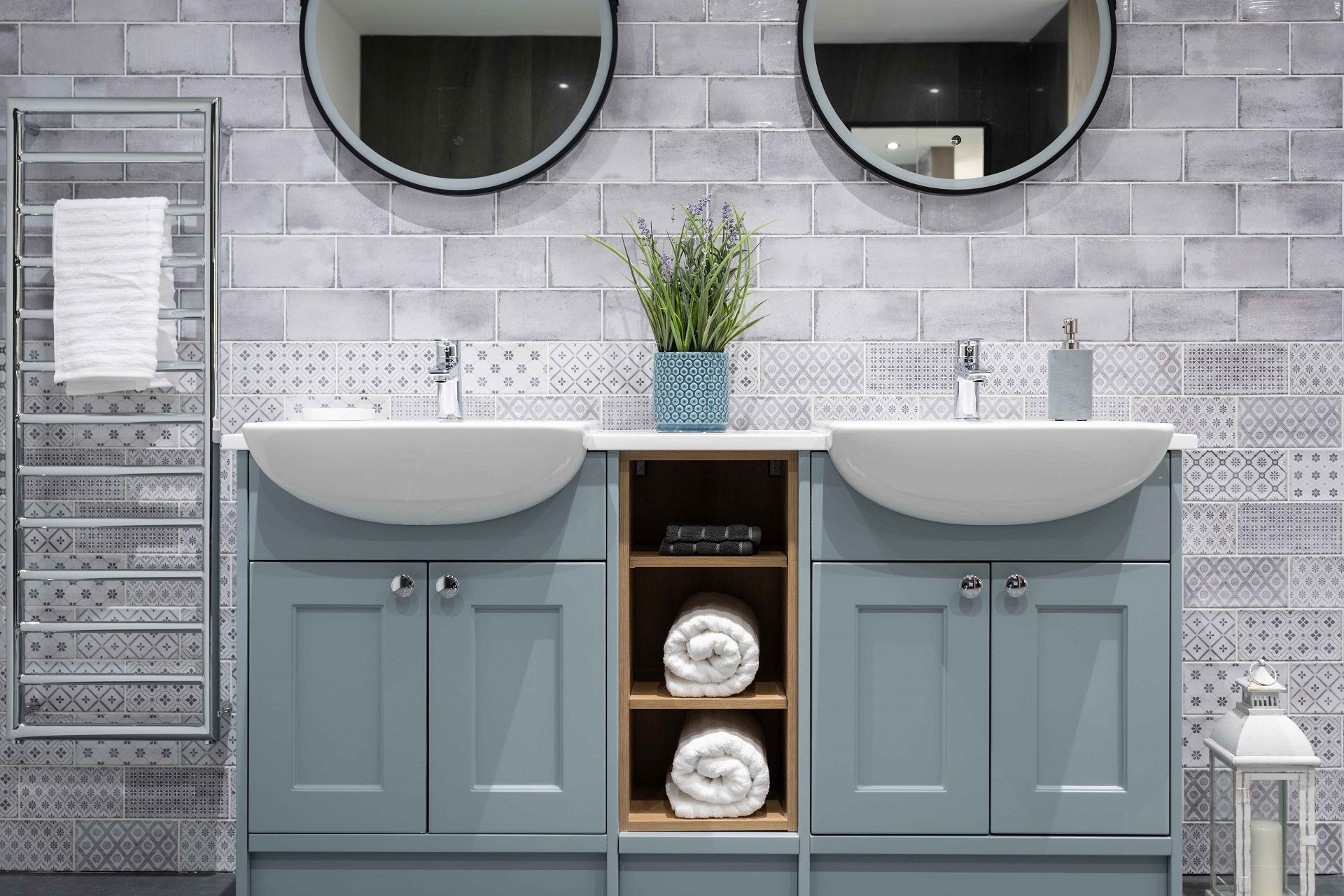 Choose the right bathroom furniture for your room size