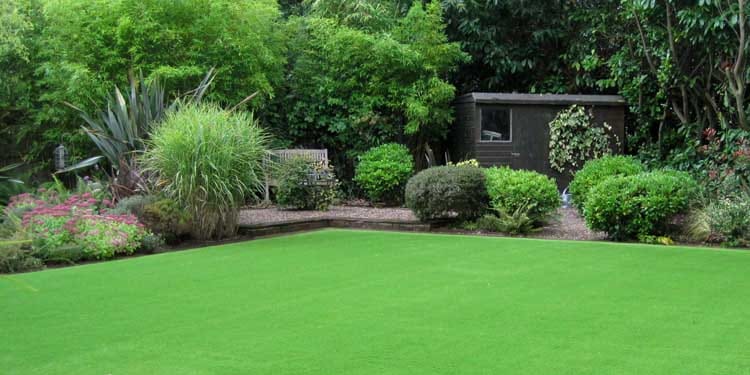 Artificial Grass - How to have a perfect, low maintenance lawn all year round