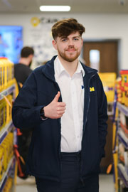 Senior Sales headshot image