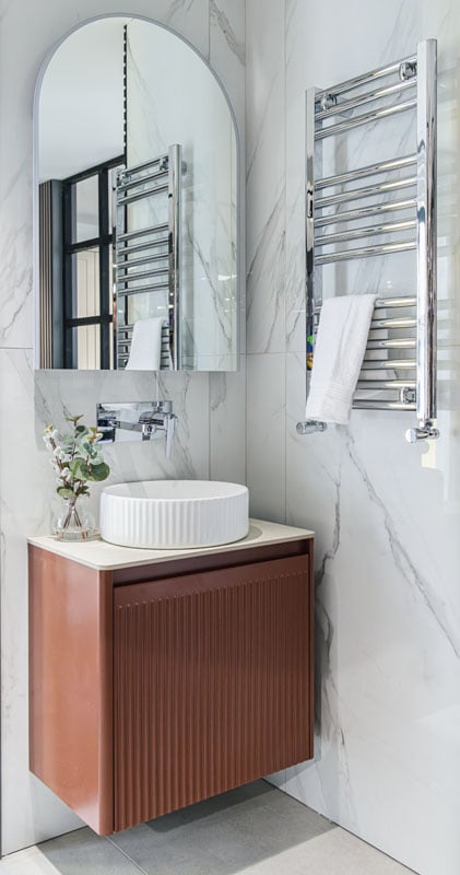 plymouth_showroom_bathroom_004_1960