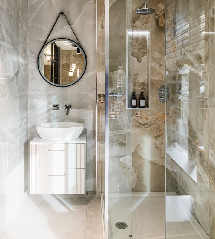 plymouth_showroom_bathroom_007_1973